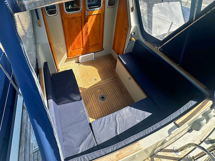 Cockpit Weymouth 34