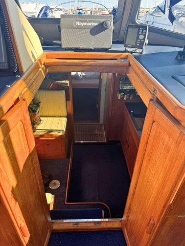 Thumbnail for companionway Weymouth 34