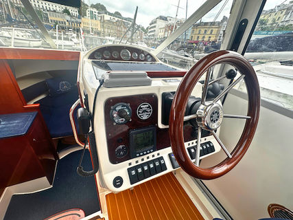 Helm aquador 28