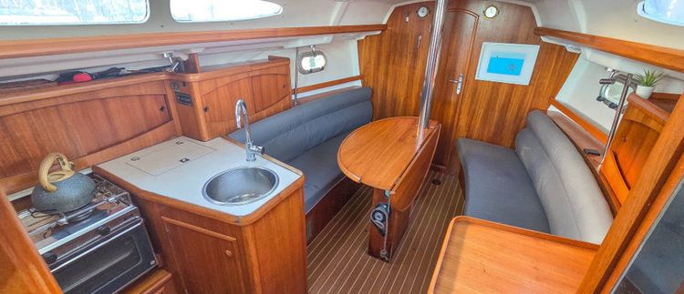 Saloon portside