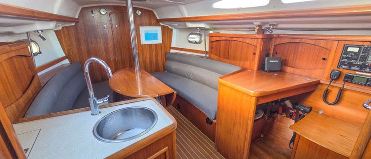 Saloon starboard