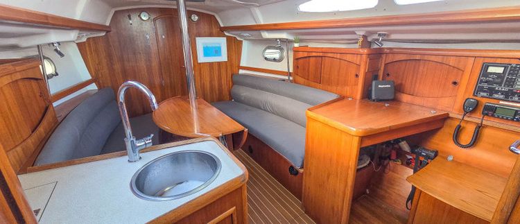 Saloon starboard