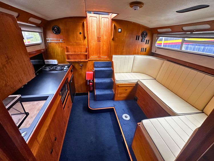 Saloon long Weymouth 34