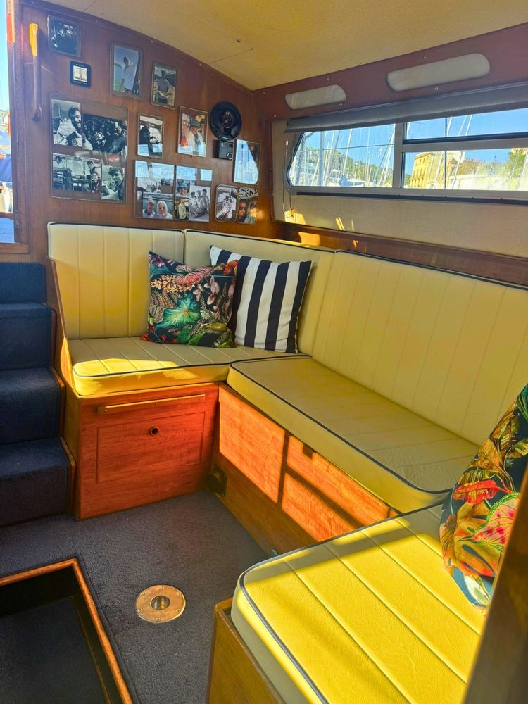 Saloon seating Weymouth 34