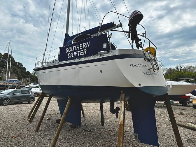 Moody 30 stern ashore