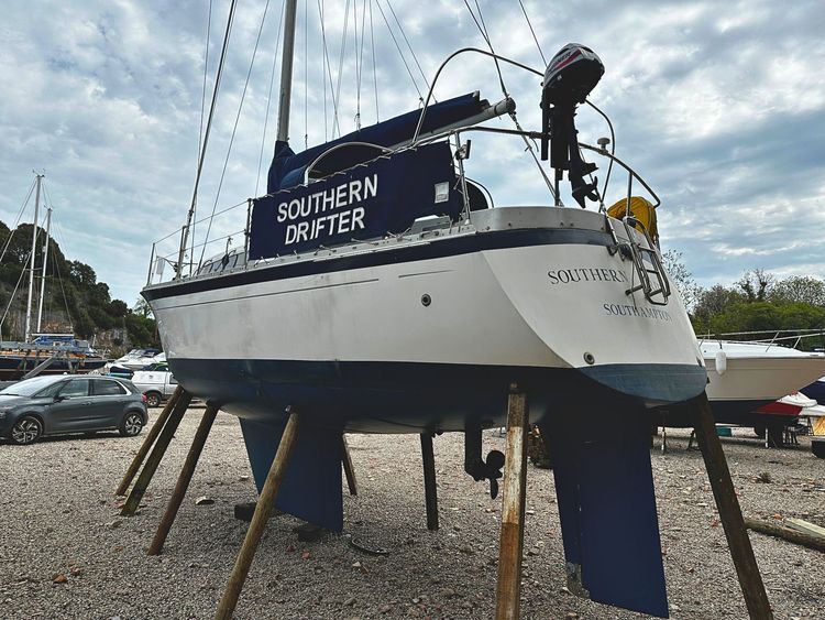 Moody 30 stern ashore