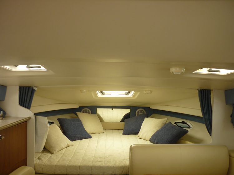 Bow cabin