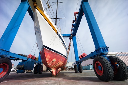 hoist yacht