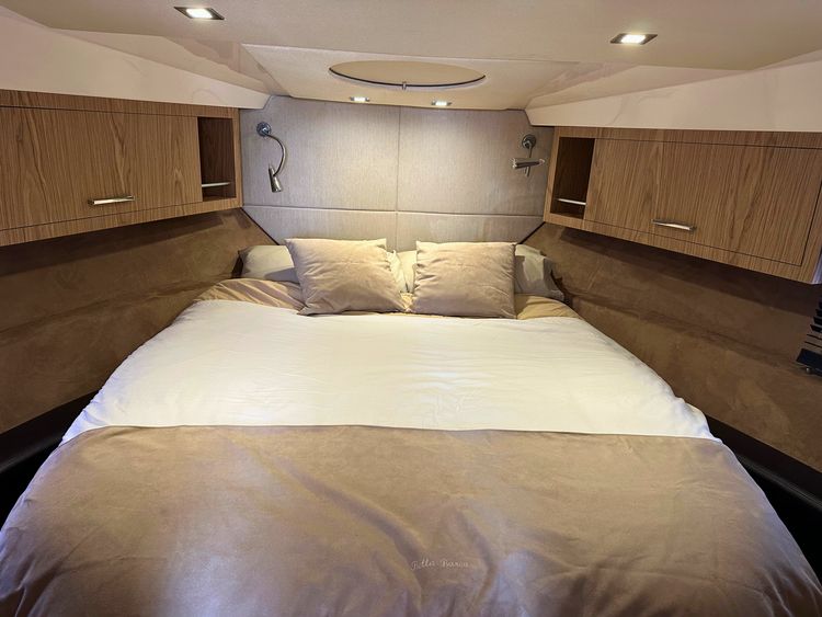 Master cabin centred