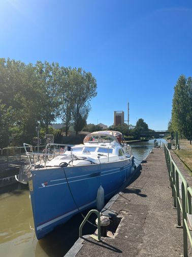 the Southerly 42 RST dock at the harbour side