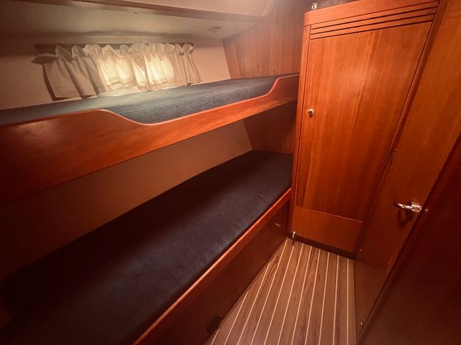 single bunk bed in a cabin